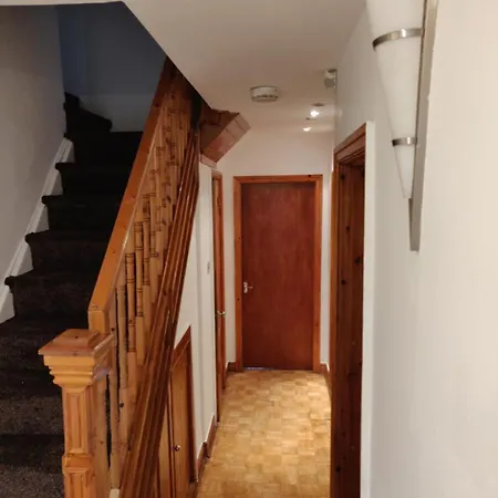 بيت للعطل Super 7bed House - Hot Tub - Large Gathering Meets *
