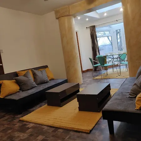 Super 7bed House - Hot Tub - Large Gathering Meets