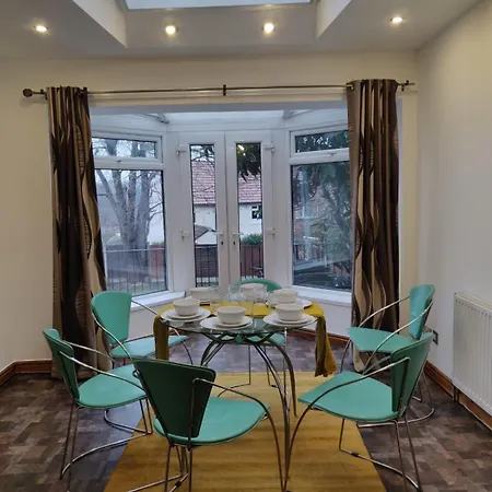 Super 7bed House - Hot Tub - Large Gathering Meets *