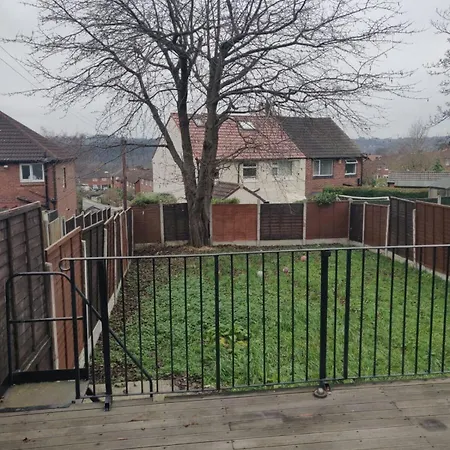 Semesterbostad Super 7bed House - Hot Tub - Large Gathering Meets Leeds (West Yorkshire)