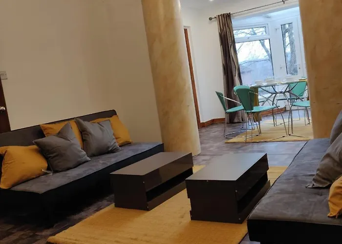 Super 7bed House - Hot Tub - Large Gathering Meets