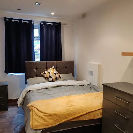 Super 7bed House - Hot Tub - Large Gathering Meets Nyaraló Leeds