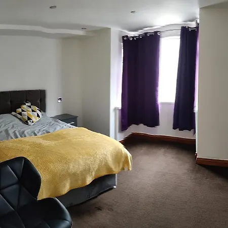 Super 7bed House - Hot Tub - Large Gathering Meets