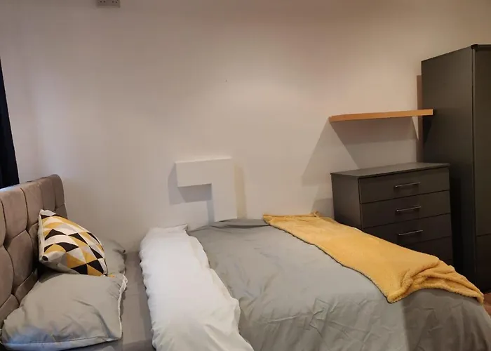 Holiday home Super 7bed House - Hot Tub - Large Gathering Meets Leeds (West Yorkshire)